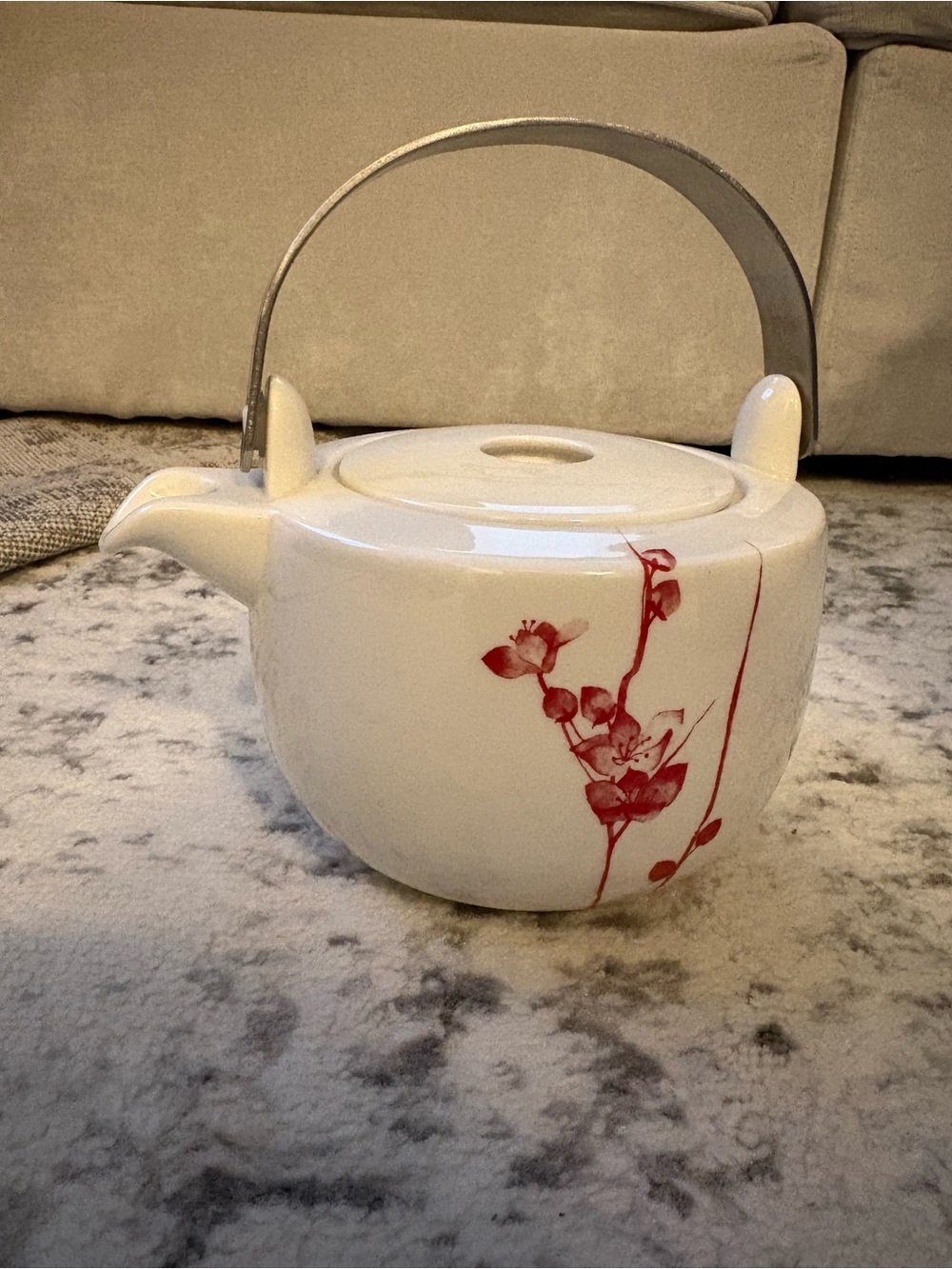 Crate & Barrel Cinnabar Floral 4-Cup Teapot – Discontinued – Excellent Condition